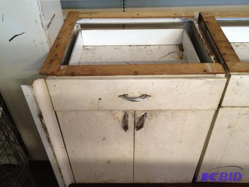 lot 11 image: Shop Cabinet