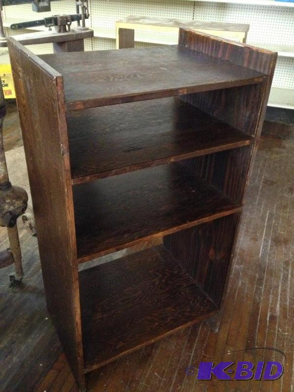 lot 16 image: Nice Shelving Unit