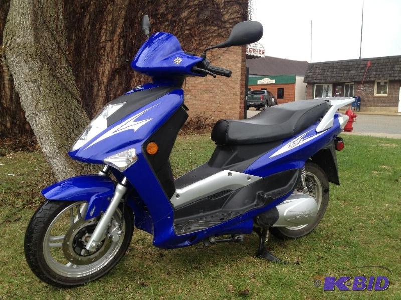 lot 2 image: 2009 CFMoto Glory 150cc Scooter