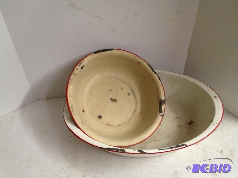 lot 52 image: Vintage Enamel Bowls