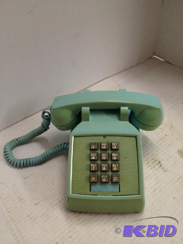 lot 56 image: Retro Desk Phone