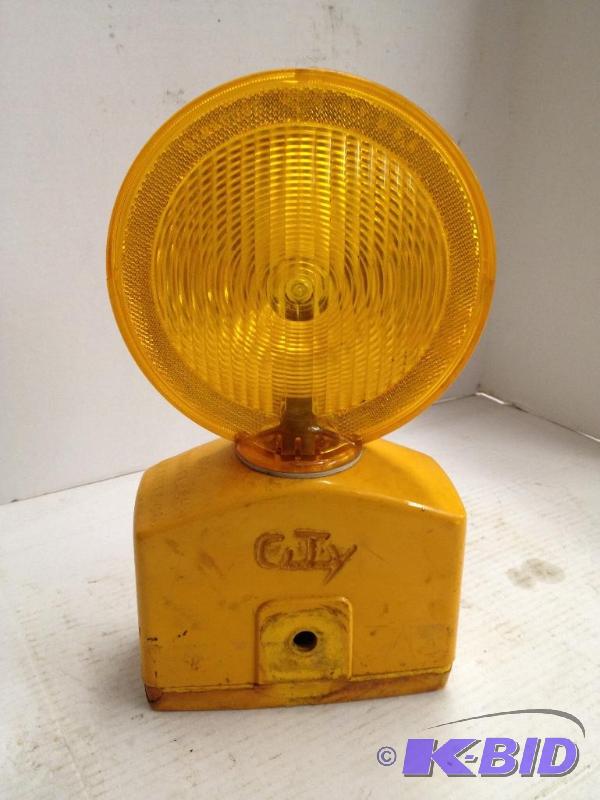 lot 63 image: Construction Flashing Light