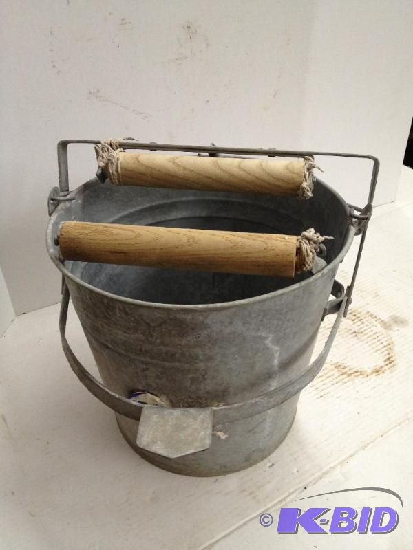 lot 70 image: Vintage Mop Bucket with Ringer