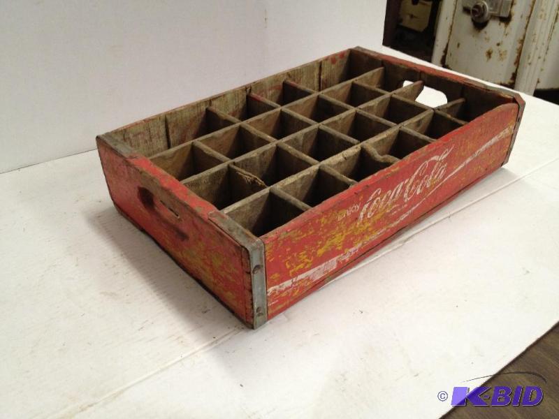 lot 72 image: Vintage Coca-Cola Crate