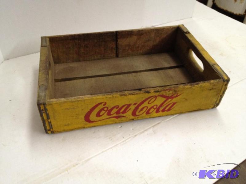 lot 74 image: Vintage Coca-Cola Crate
