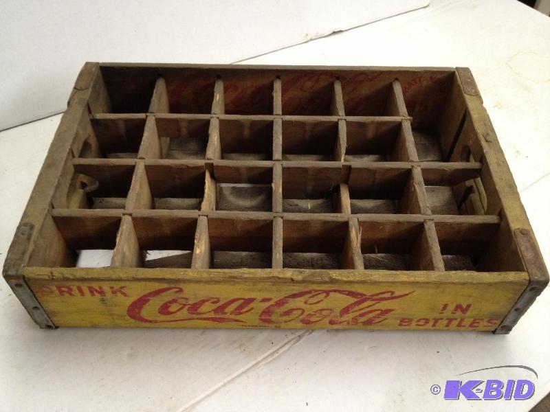 lot 75 image: Vintage Coca-Cola Crate