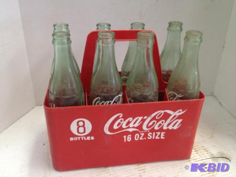 lot 78 image: Vintage Coca-Cola 8 Pack Plastic Crate, 16 oz bottles