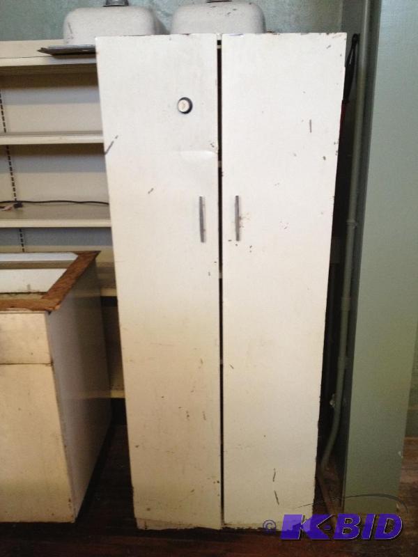 lot 8 image: Shop Cabinet