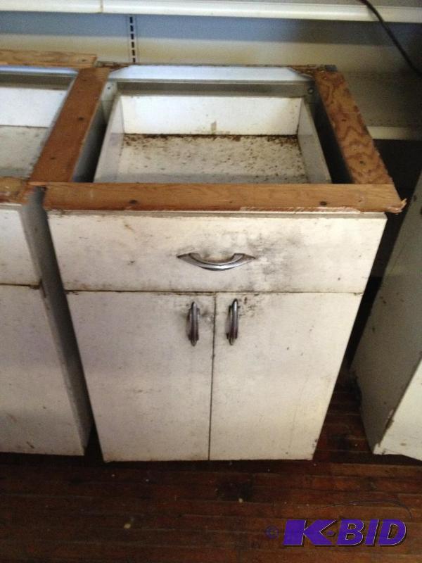 lot 9 image: Shop Cabinet