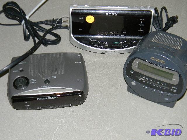 lot 101 image: Lot of 3 alarm clocks...