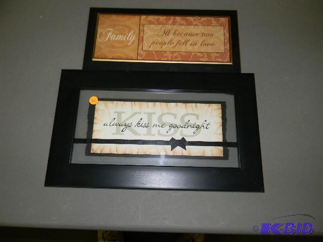 lot 110 image: Lot of 2 wall decor...