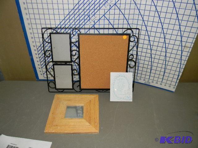 lot 111 image: Lot of 3 wall decor...