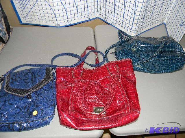 lot 128 image: Lot of 3 purses...
