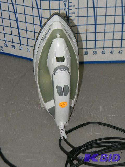 lot 13 image: Black & Decker iron...