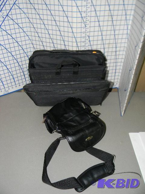 lot 135 image: Lot of 2 - Targus camera bag and Dell laptop ...