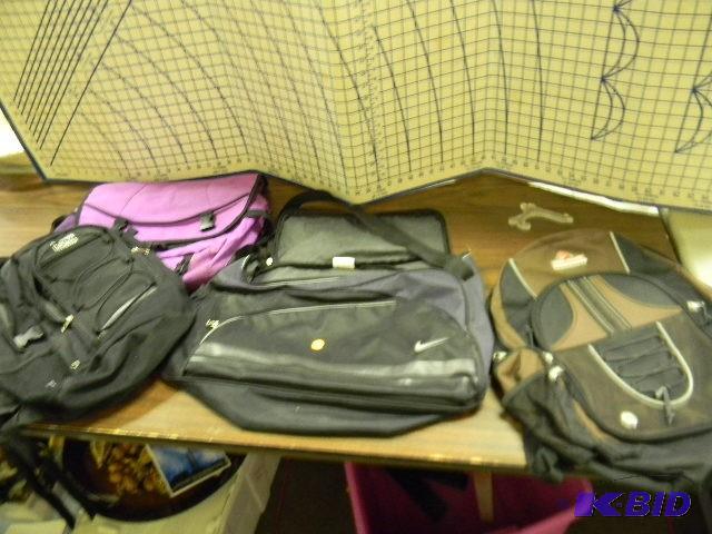 lot 138 image: Lot of 4 - three backpacks and one shoulder d...