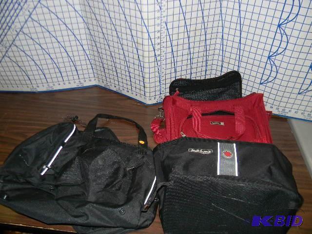 lot 139 image: Lot of 3 duffle bags...