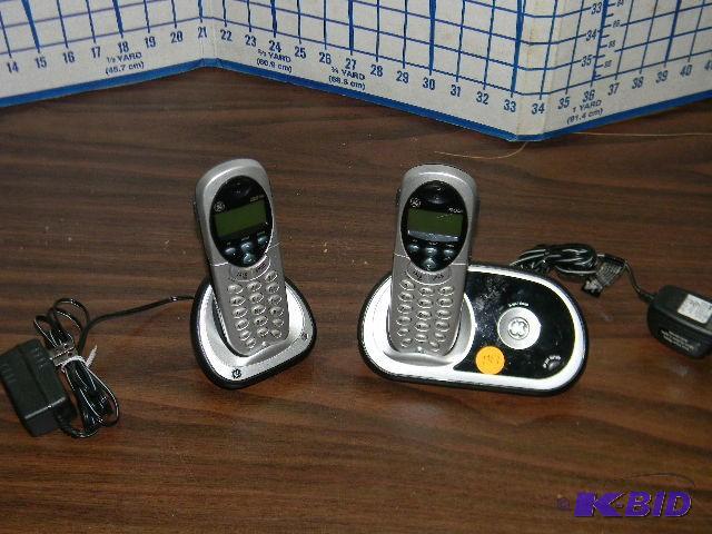 lot 147 image: GE cordless phone set...