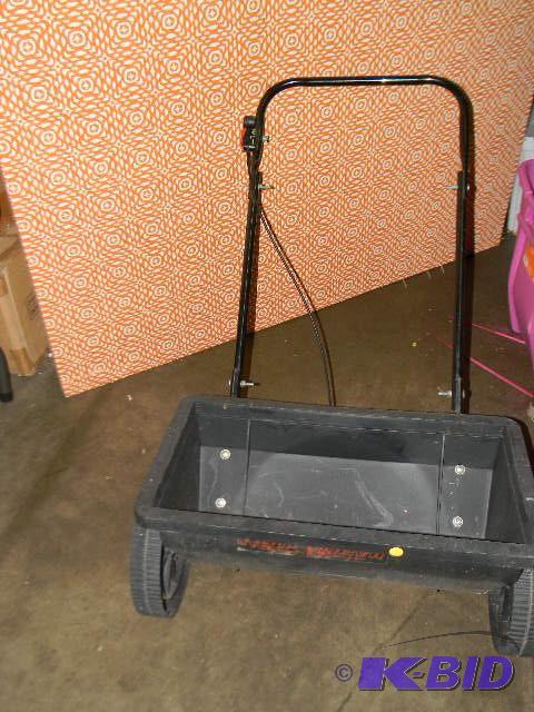 lot 176 image: Seedfertilizer spreader...