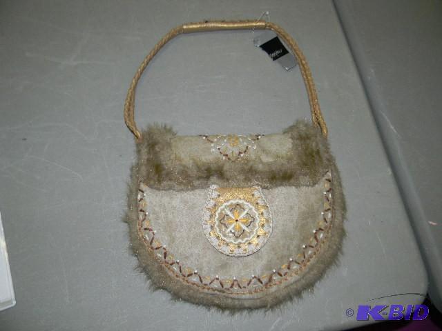 lot 190 image: NEW purse...