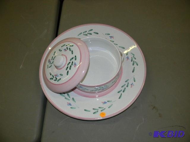 lot 199 image: Beautiful Caleca large platter with matching ...