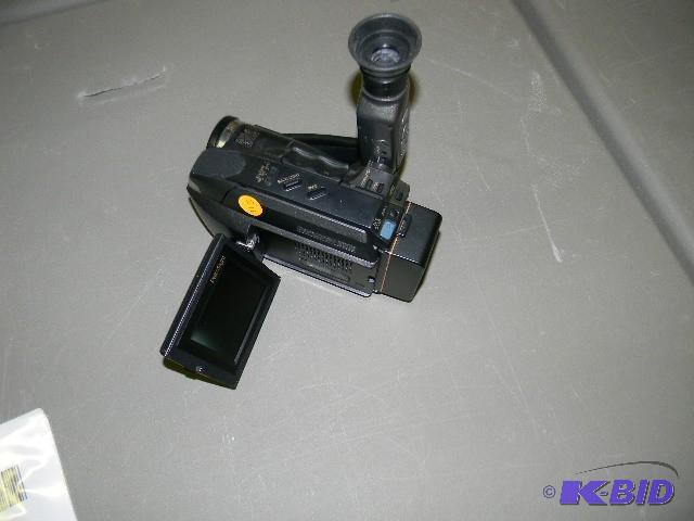 lot 211 image: Panasonic camcorder with battery pack and no ...