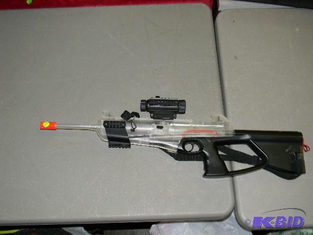lot 222 image: Crossman BB gun - missing battery cover - unt...