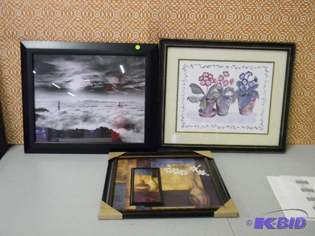 lot 255 image: Lot of 3 wall decor...