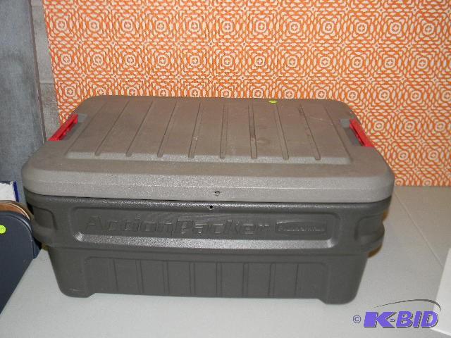 lot 265 image: Heavy duty Rubbermaid Action Packer storage t...