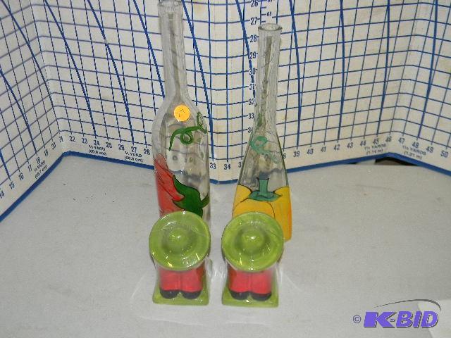 lot 27 image: Lot of 4 - two decorative bottles and two tab...