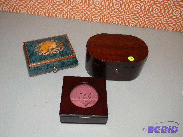 lot 270 image: Three jewelry boxes...