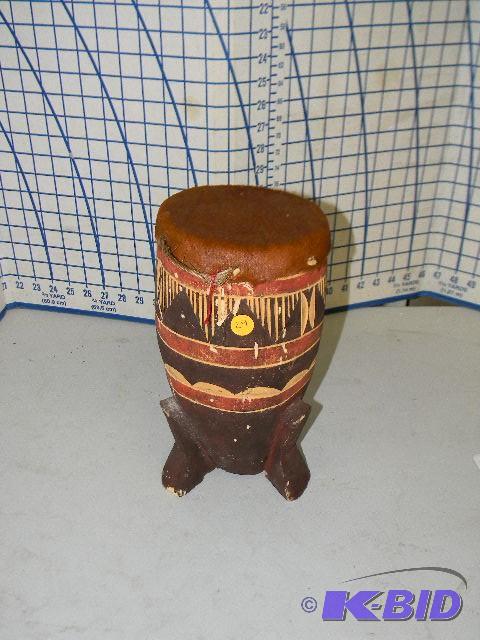 lot 29 image: African-style drum...