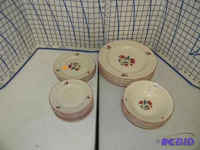 lot 51 image: Lot of 22 matching dishes - 7 saucers, 4 sala...