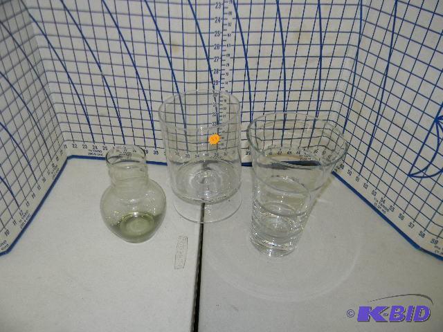 lot 59 image: Lot of 3 vases...