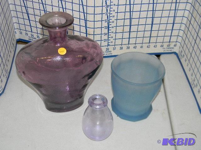 lot 66 image: Lot of 3 vases...