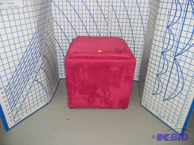 lot 7 image: Pink ottoman with storage inside...