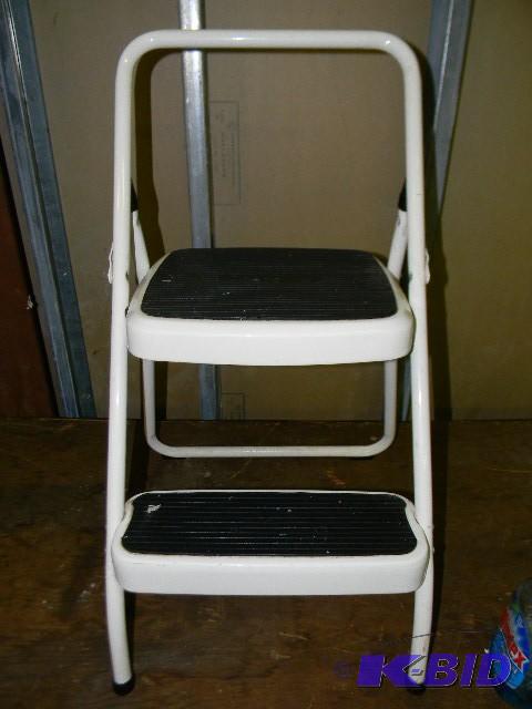 lot 92 image: Cosco step ladder...