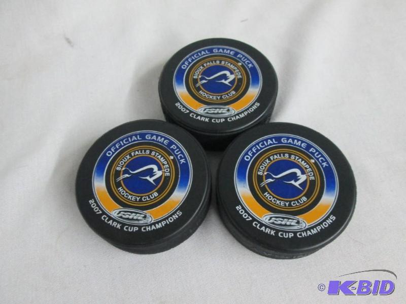 lot 27 image: 3 Stampede USHL Official Hockey Pucks