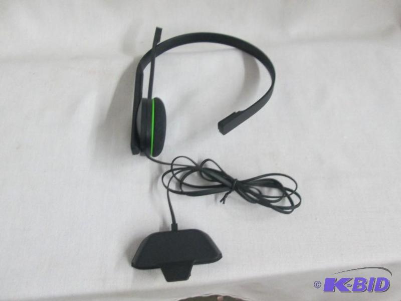 lot 35 image: Xbox One Headset