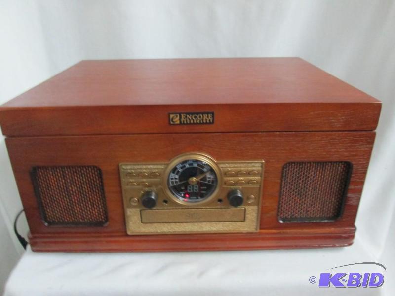 lot 9 image: Encore Technology Nostalgic 5-in-1 Home Stereo