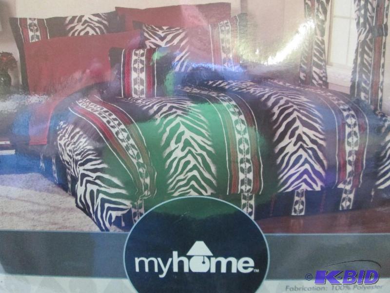 lot 1 image: New Gambia bedding set from Myhome. Red, whit...