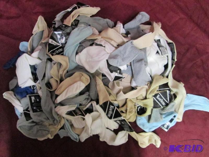 lot 118 image: Lot of approximately 50 pair of childrens sto...