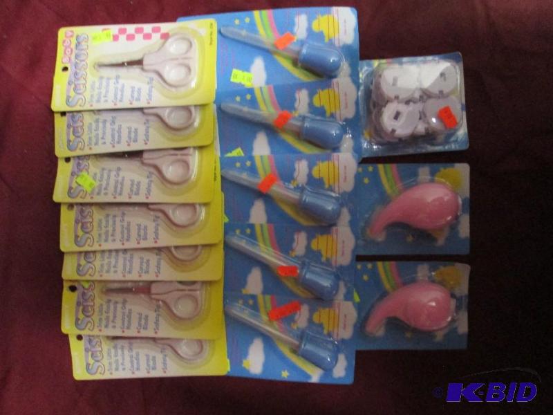 lot 123 image: Lot of miscellaneous baby items. Ear syringes...