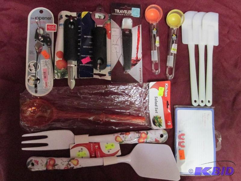 lot 172 image: Small lot of miscellaneous cooking utensils. ...