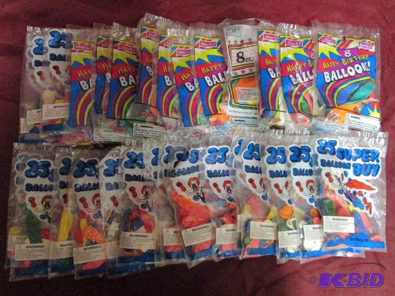 lot 184 image: Assortment of 14 packages of balloons. 10 pac...