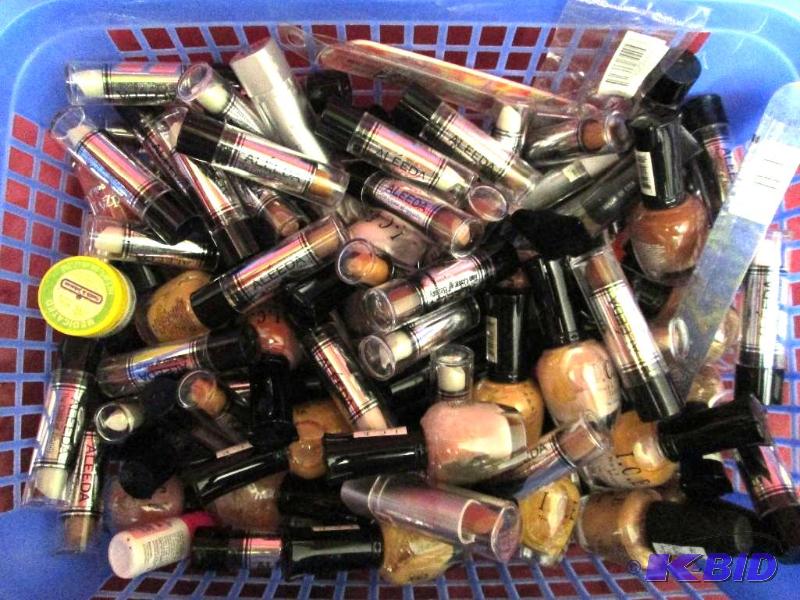 lot 213 image: Lot of approximately 50 lipstick tubes and bo...