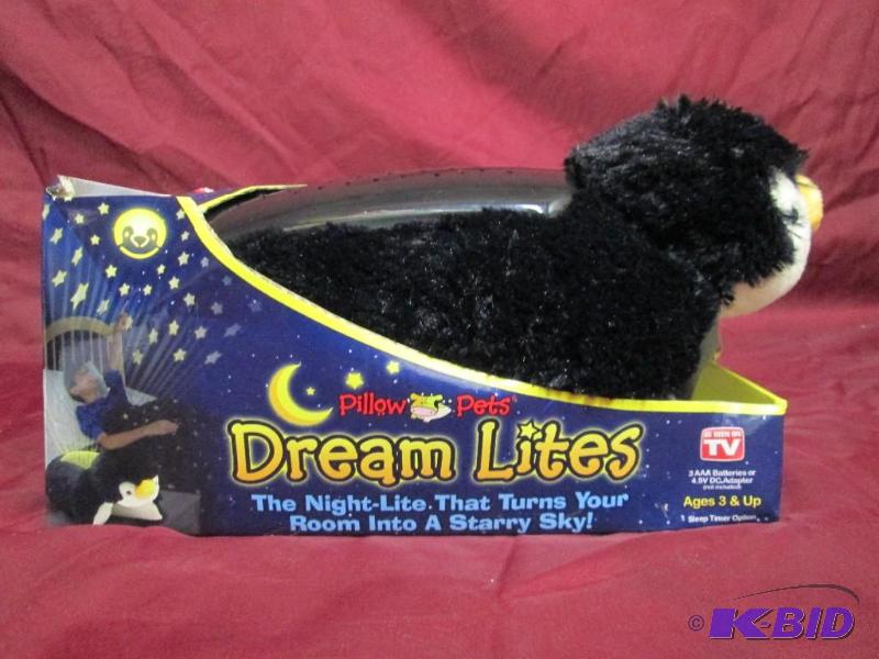 lot 232 image: Dream Lites penquin. New in box. Customer ret...