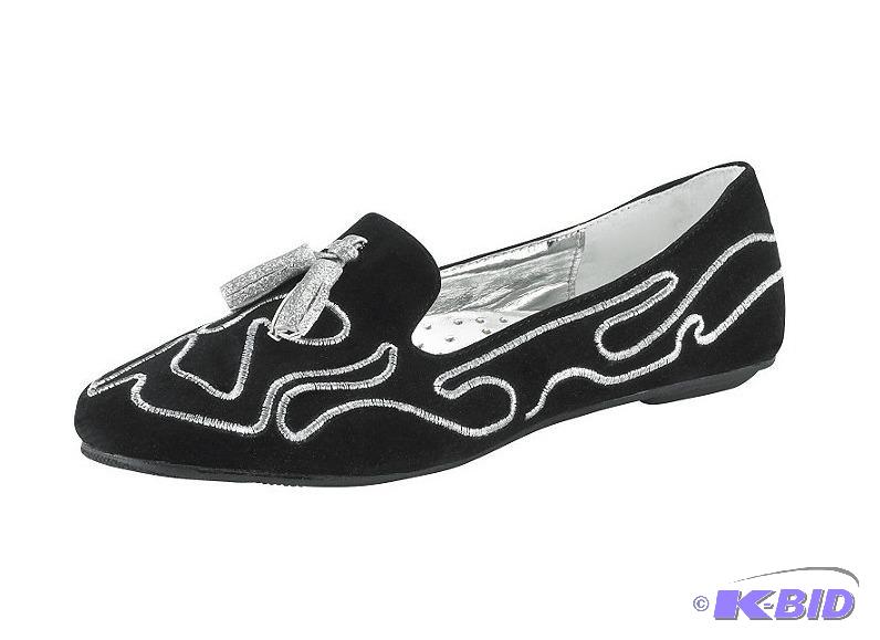 lot 35 image: Bucco Regan Embroidered Flats