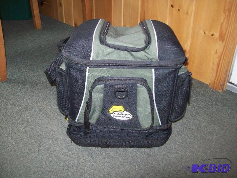 Tackle box -(8) divided storage containers it...