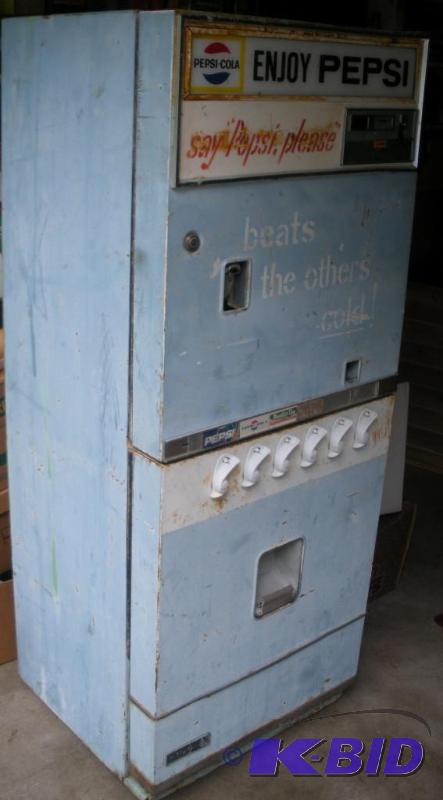VINTAGE PEPSI BOTTLE MACHINE